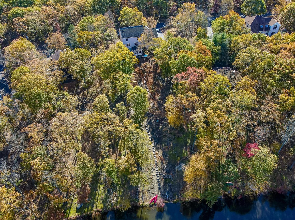 Lake House Image