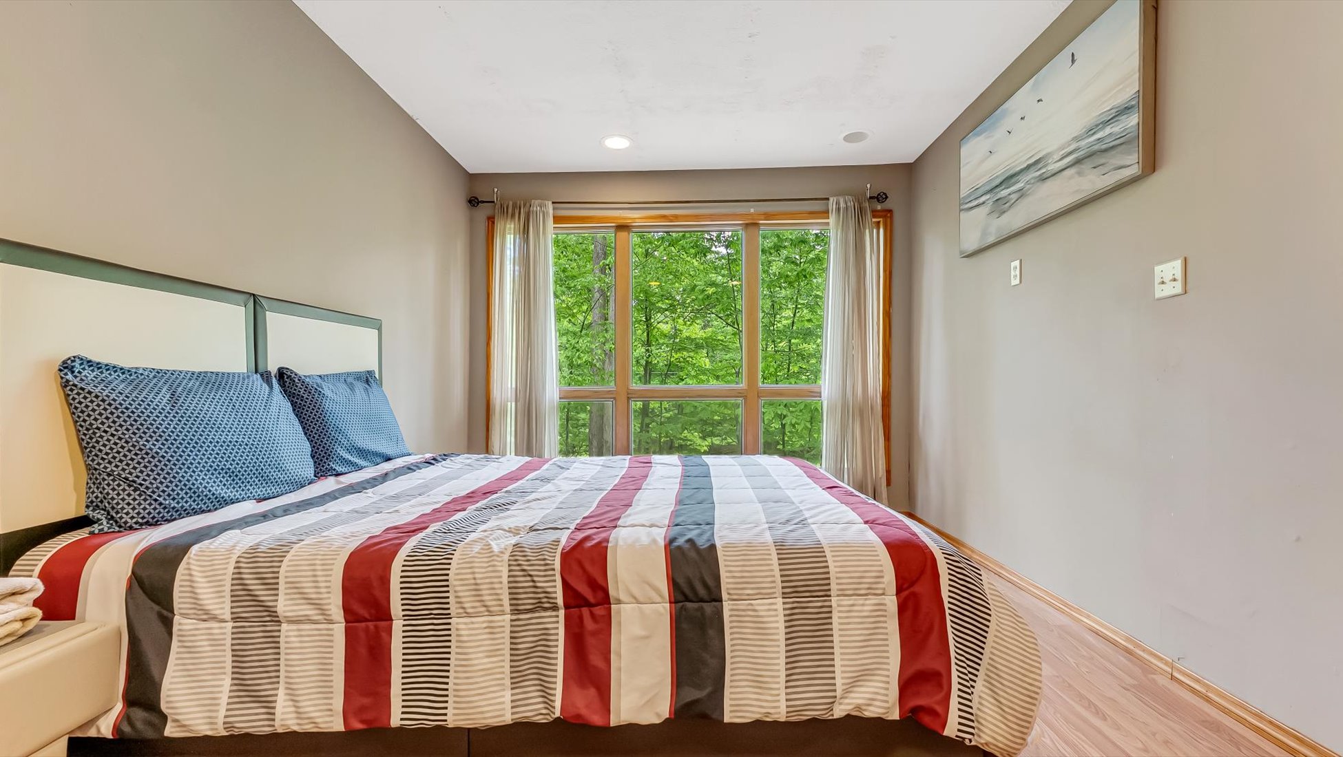 Lake House Image