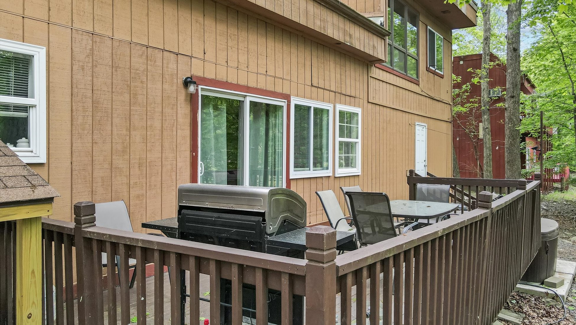 Lake House Image